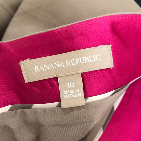 Banana Republic lined taupe skirt with ruffle hem - Picture 3 of 3
